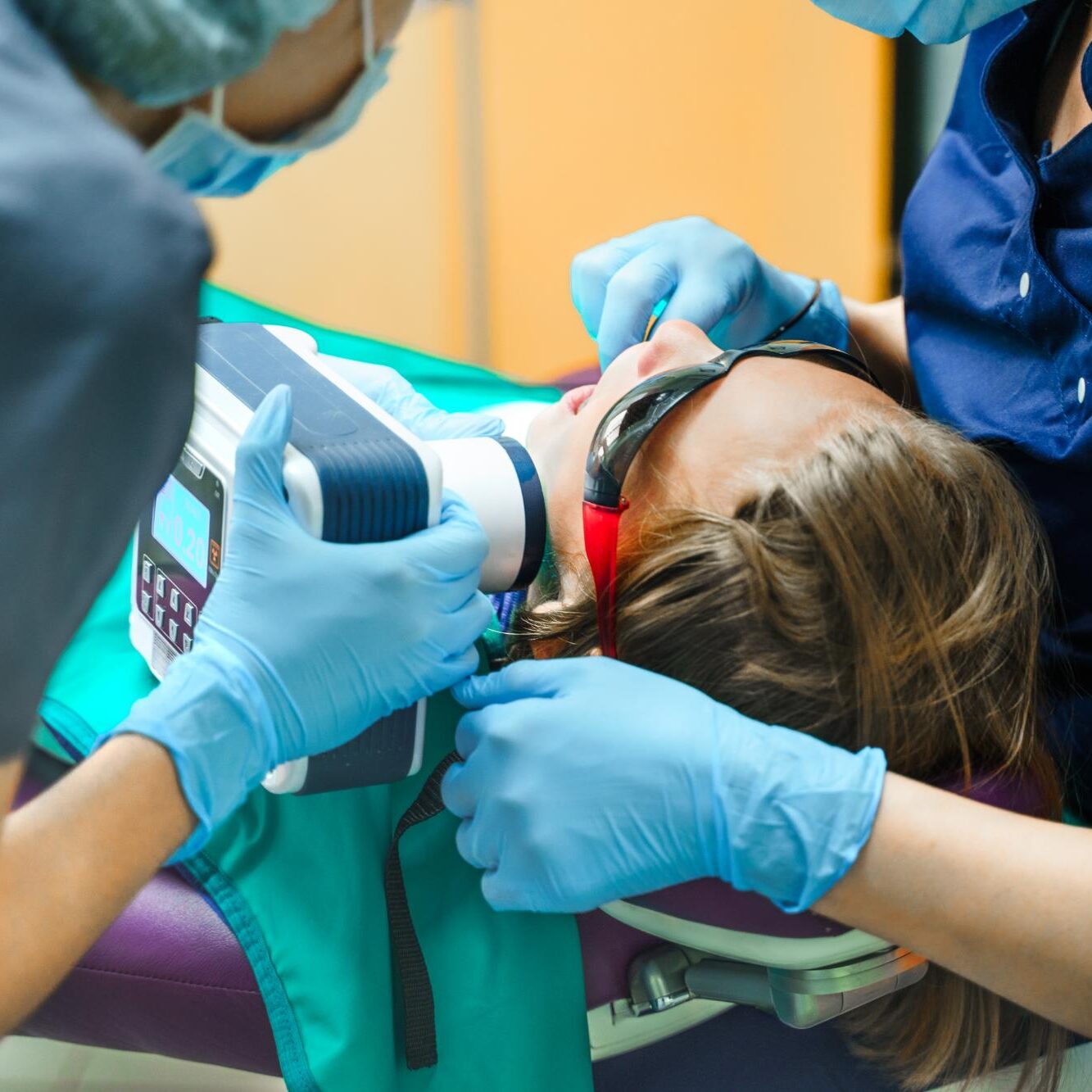 dental-portable-tooth-x-ray-little-scared-girl-si-2023-12-20-17-57-09-utc (1) boca raton fl cosmetic dentist